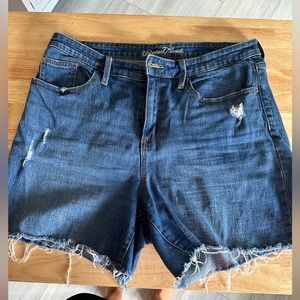 Universal thread cutoff Jean shorts